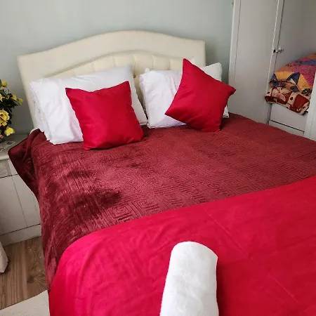 Two Bedroom Flat In The Garden At The Bosphorus Apartament *